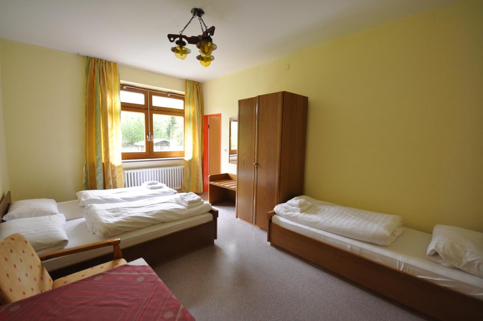 אלטנאו Hotel & Hostel Drei Baeren מראה חיצוני תמונה